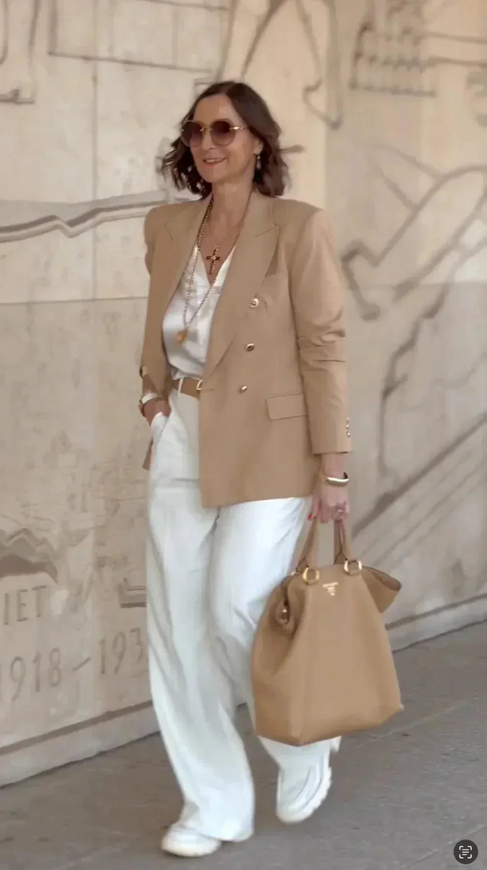 Lune London | Women's Blazer - Elegant Style - Double Button Closure, Professional - Perfect for Formal Occasions