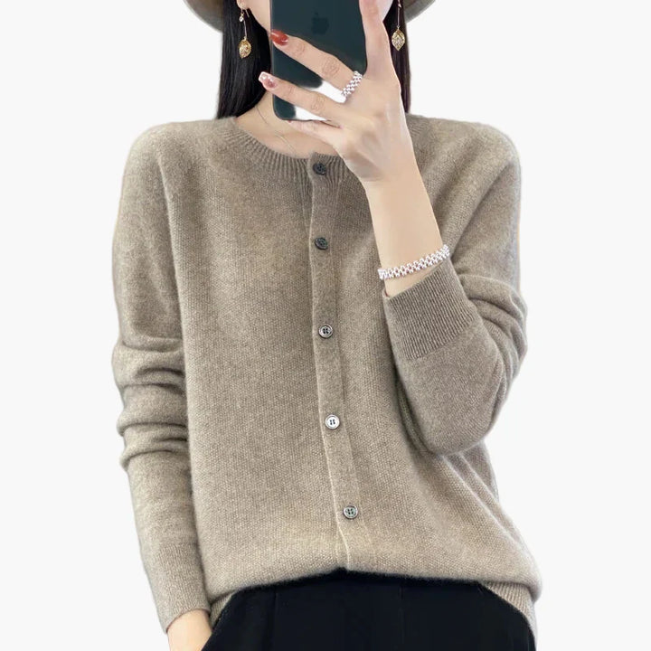 Lune London | Classic cardigan - Elegant everyday style for the office and leisure