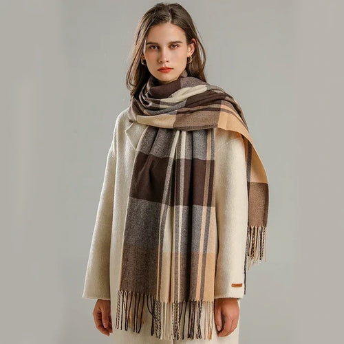 Amarae | Classic Scarf with Checkered Pattern