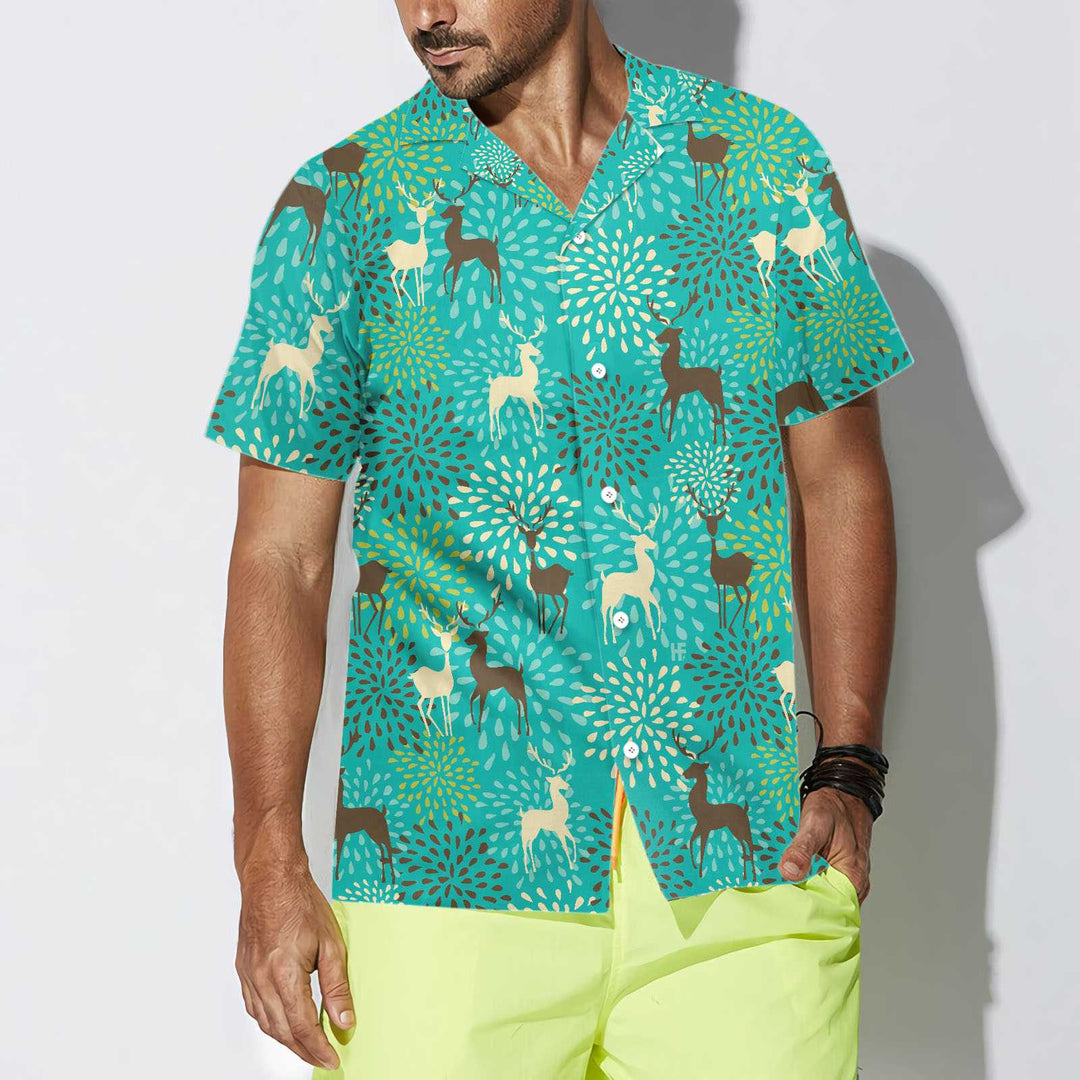 Lune London | Seamless Hawaiian shirt with vintage Christmas reindeer pattern, unique gift for Christmas