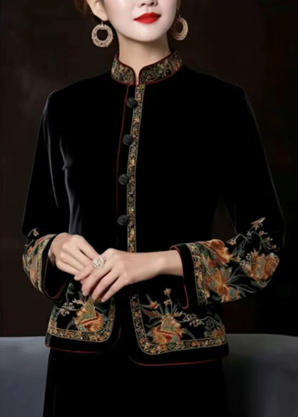Lune London | Black silk coats embroidered with long sleeves