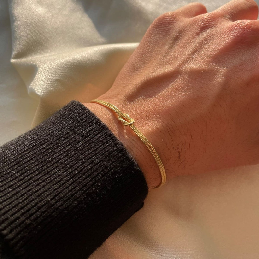 Lune London | Minimalistische Armreif Liebesknoten