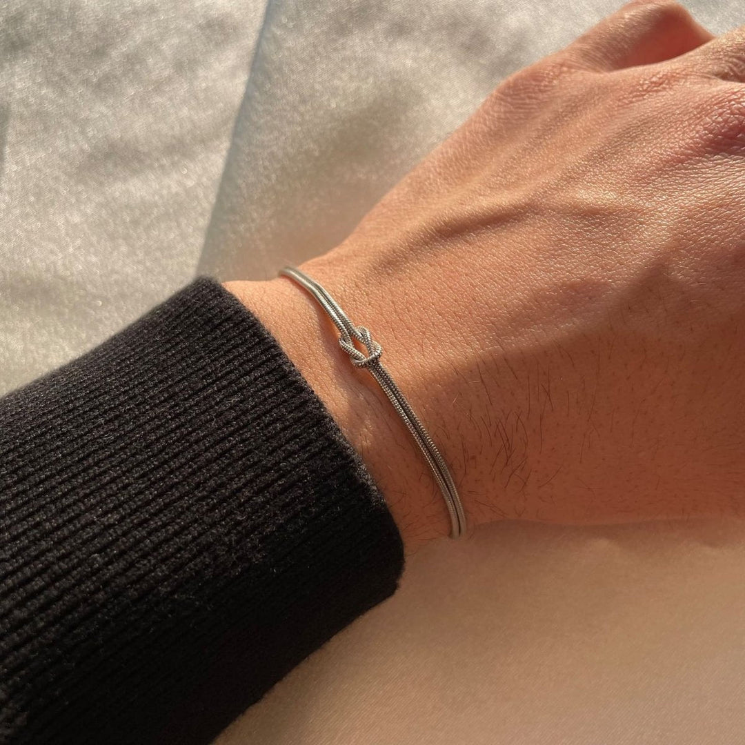 Lune London | Minimalistische Armreif Liebesknoten