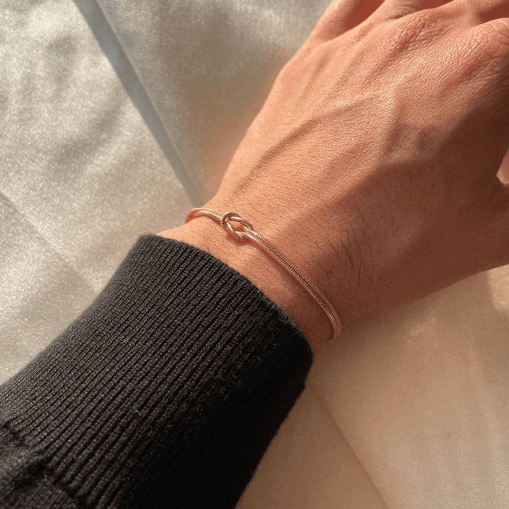 Lune London | Elegant Love Knot Bracelet for Women
