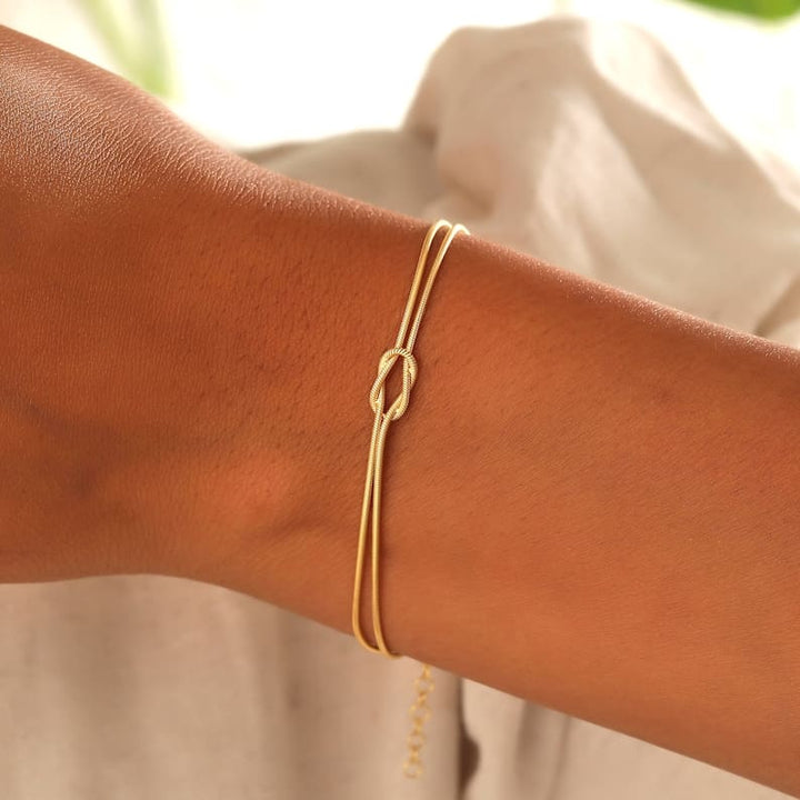 Lune London | Minimalistische Armreif Liebesknoten
