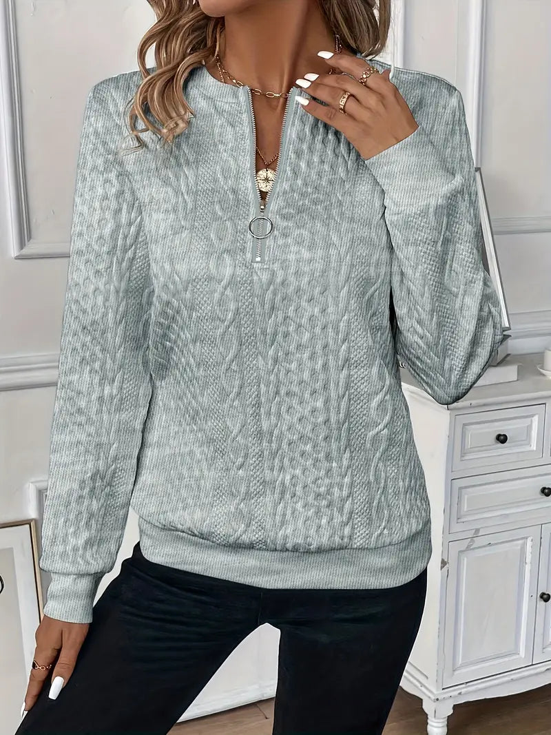 Chic Und Stil | Elegant Sweater with Zipper