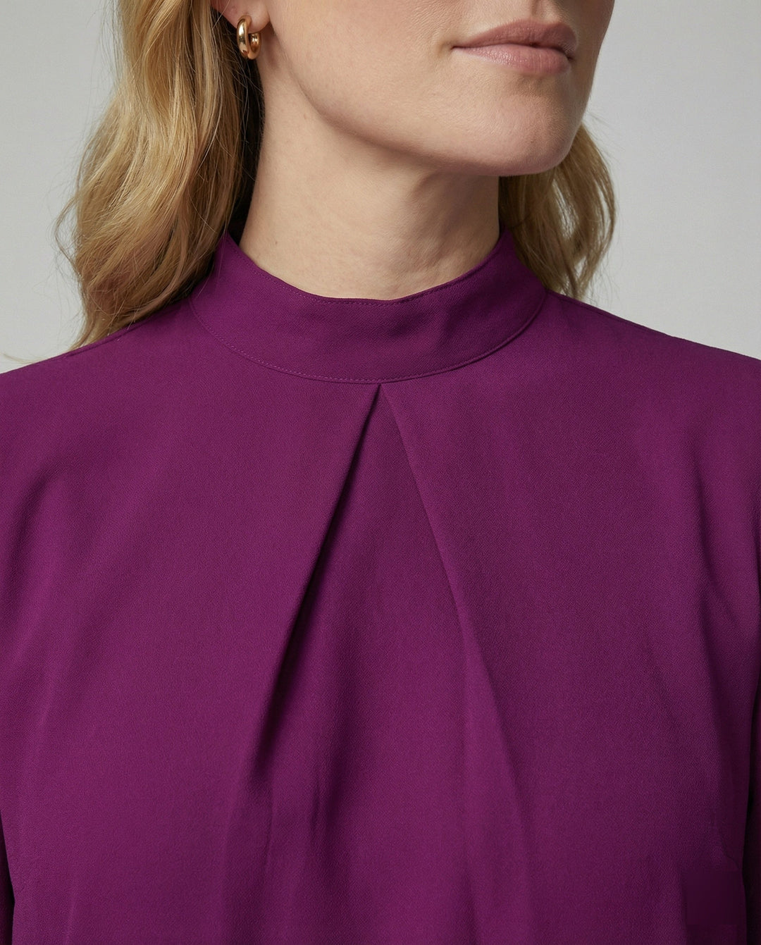Ladies elegant blouse with stand-up collar