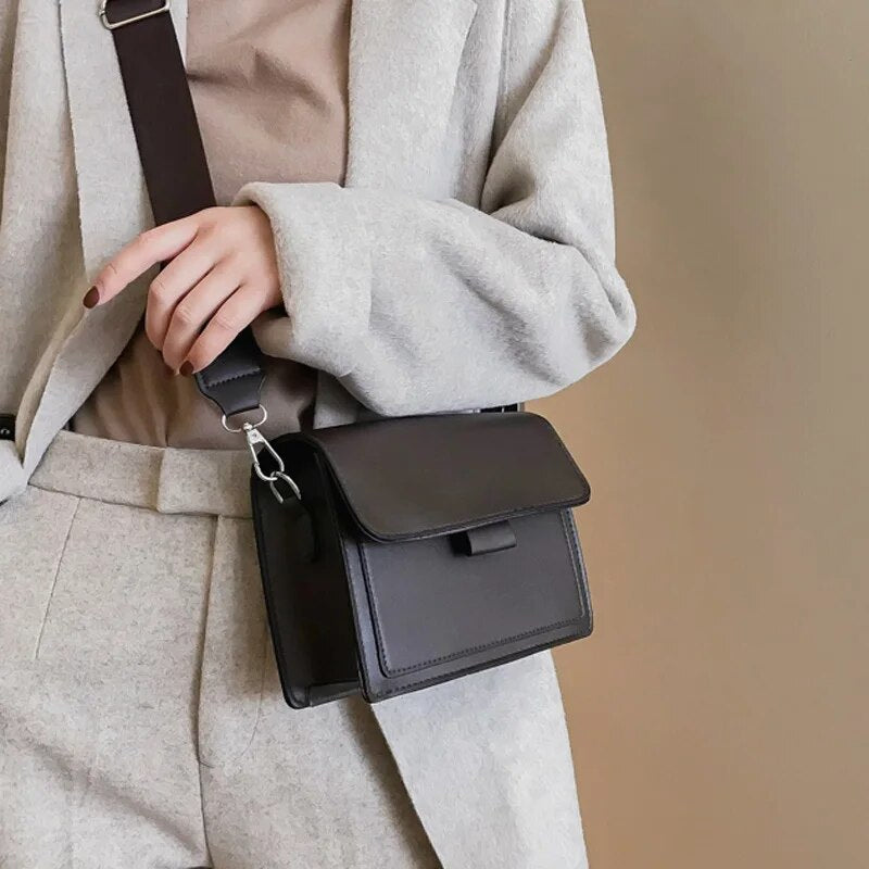 Lune London | Women's Crossbody Bag Black Small