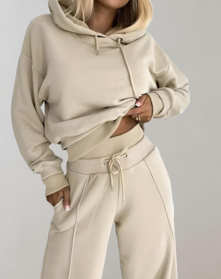 Chic Und Stil | Women's Lounge Set with Hoodie and Wide Pants