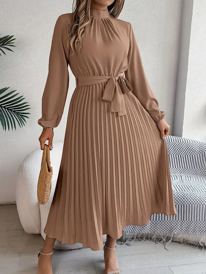 Lune London | Simple Dress with Stand-Up Collar and Pleated Belt