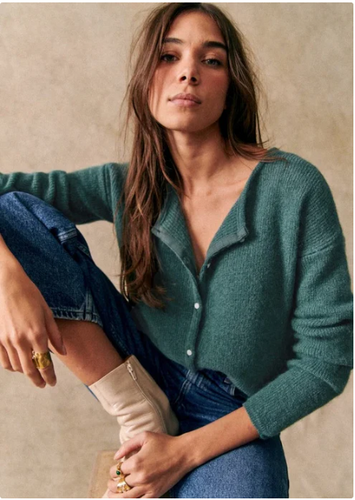 Amarae | Cozy women's cardigan with V-neck and buttons