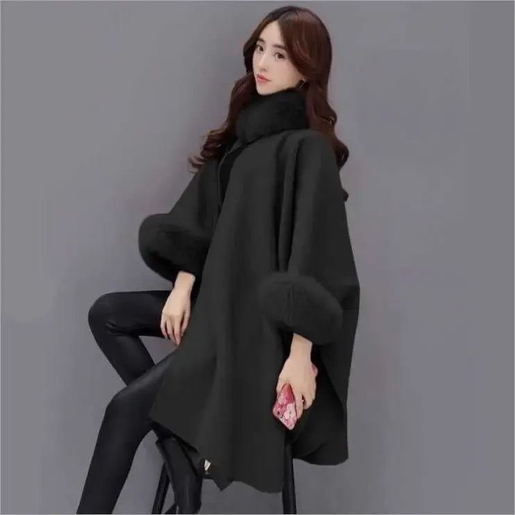 Lune London | Cape Jacket Elegant Women's Cape with Faux Fur Trim