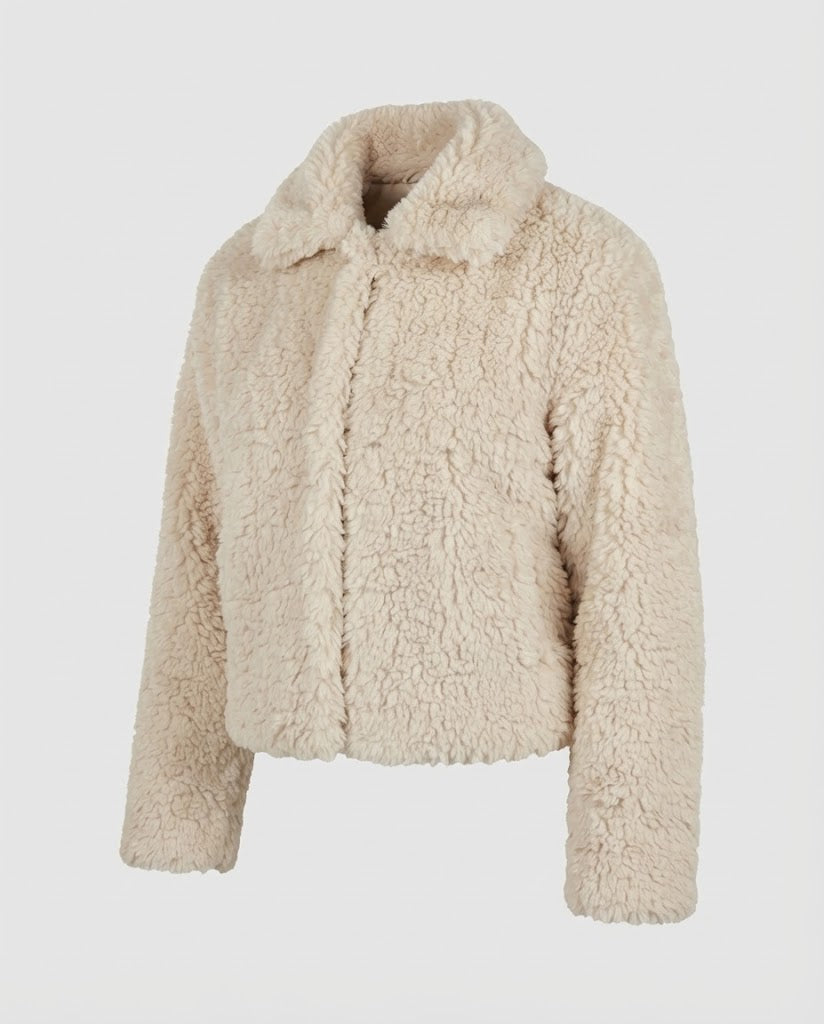 Women's Cozy Teddy Look Faux Fur Jacket with Oversized Cut and Wide Lapel Collar Amarae
