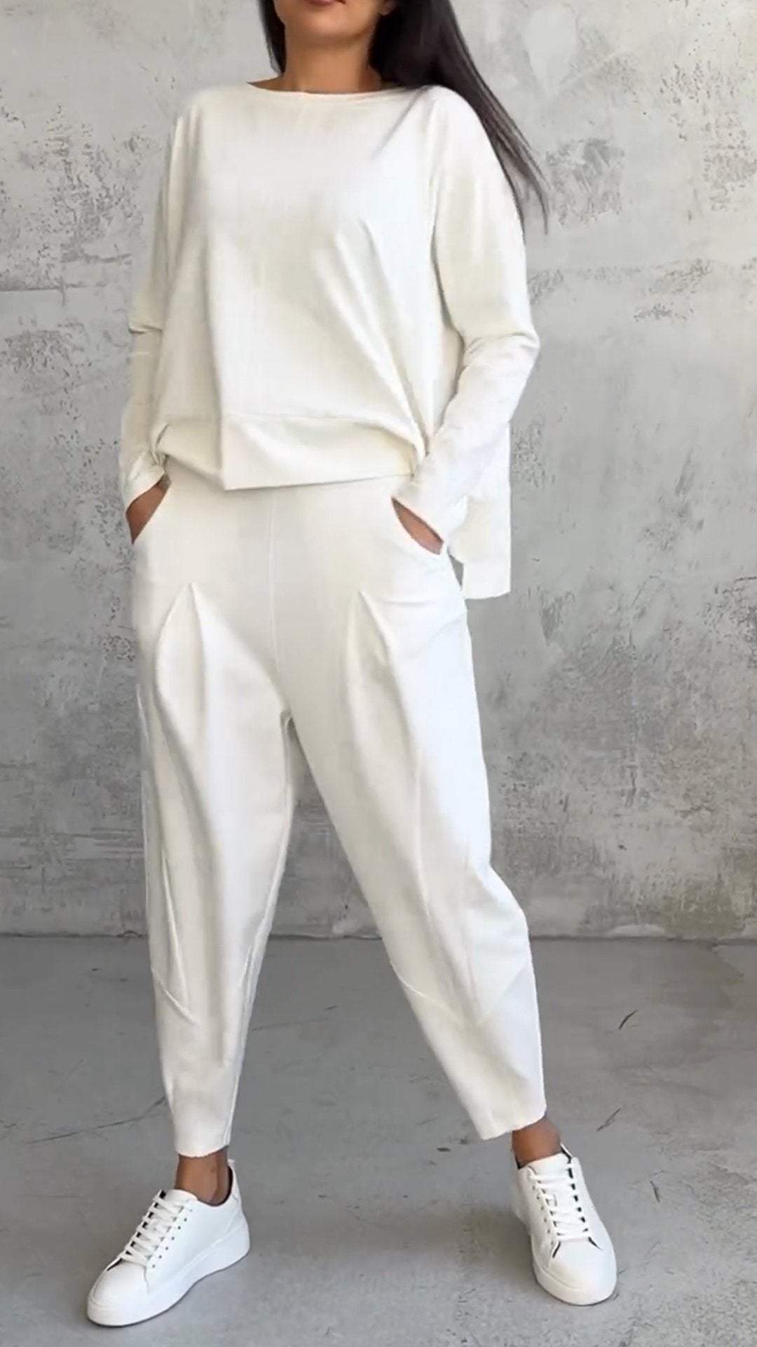 Amarae | Two-Piece Leisure Suit with Round Neckline and Long Sleeves