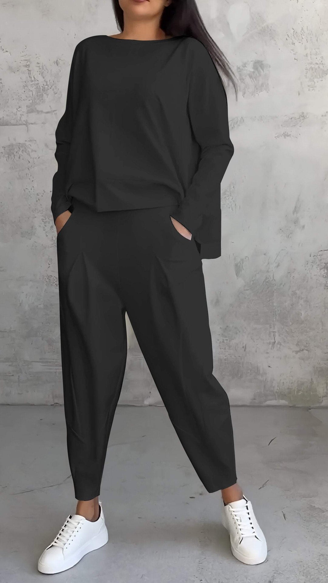 Amarae | Two-Piece Leisure Suit with Round Neckline and Long Sleeves