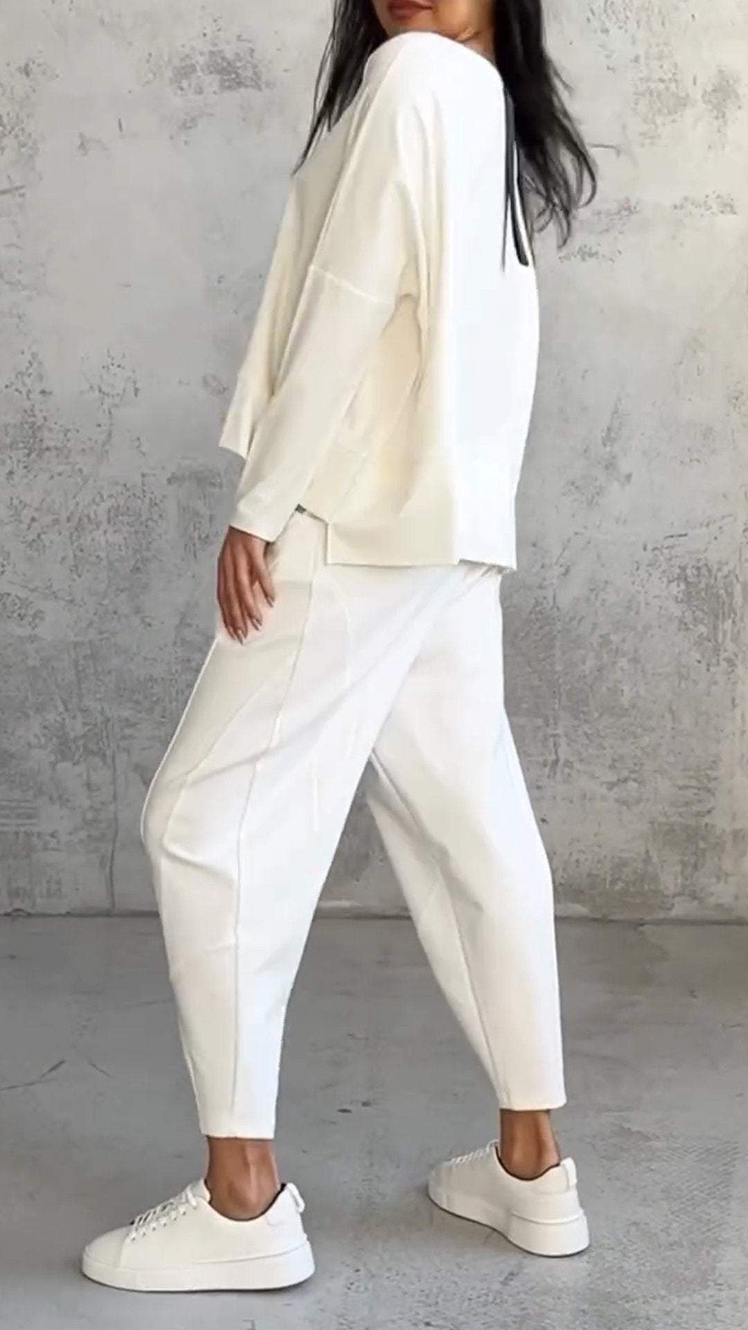 Amarae | Two-Piece Leisure Suit with Round Neckline and Long Sleeves