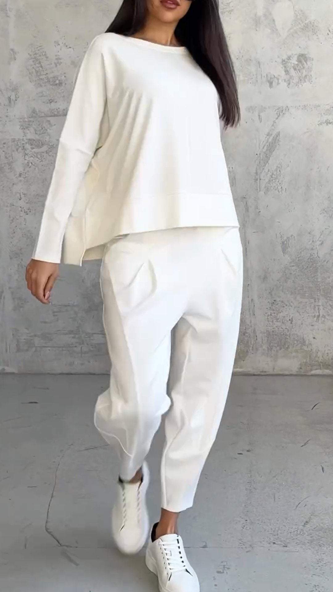 Amarae | Two-Piece Leisure Suit with Round Neckline and Long Sleeves