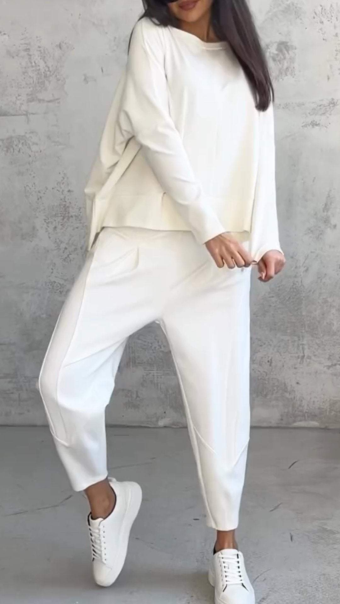 Amarae | Two-Piece Leisure Suit with Round Neckline and Long Sleeves