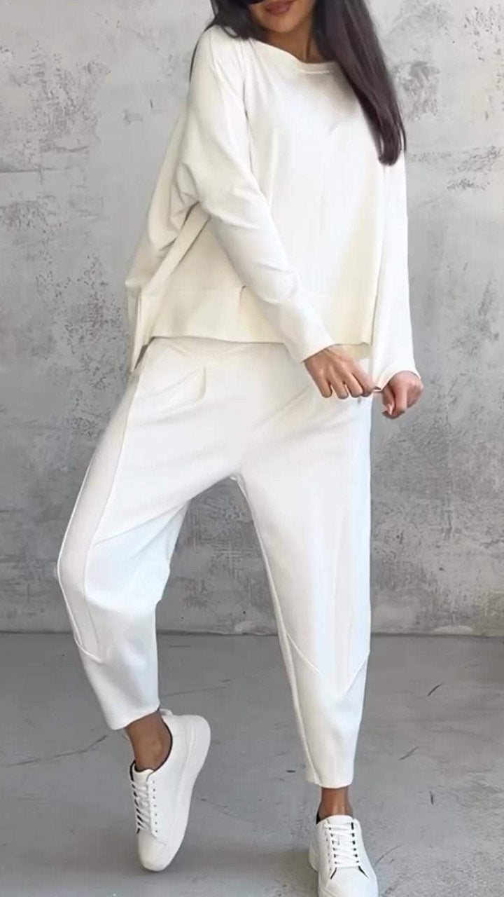 Amarae | Two-Piece Leisure Suit with Round Neckline and Long Sleeves