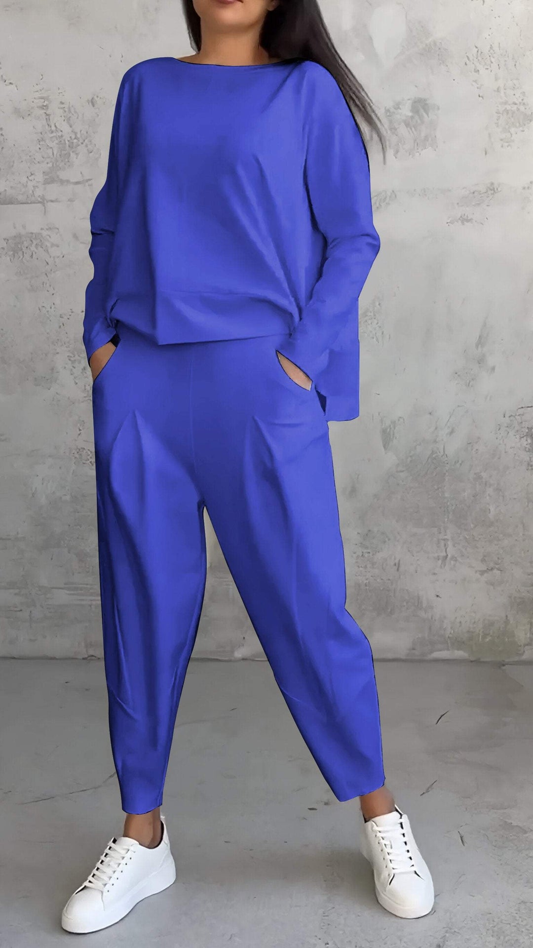 Amarae | Two-Piece Leisure Suit with Round Neckline and Long Sleeves