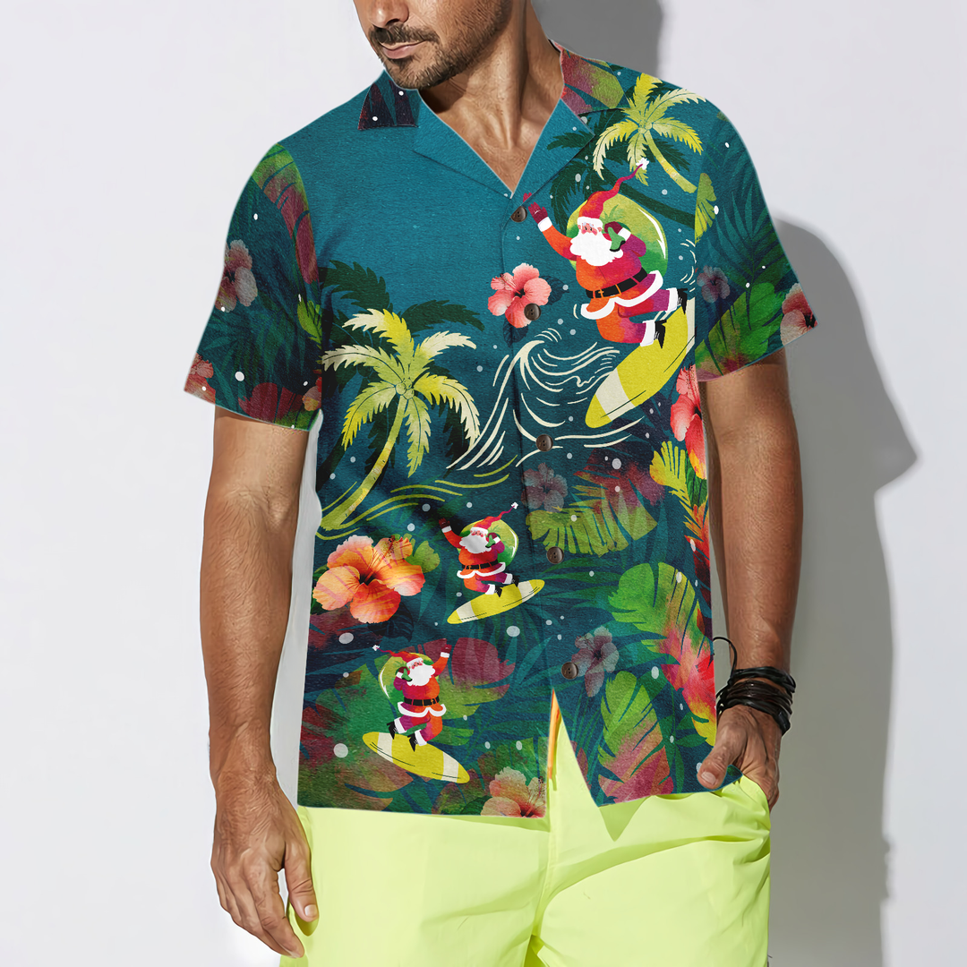 Lune London | Hyperfavor Christmas Hawaiian Shirts for Men and Women, Surfing Santa Hawaiian Button-Up Short Sleeve Shirt