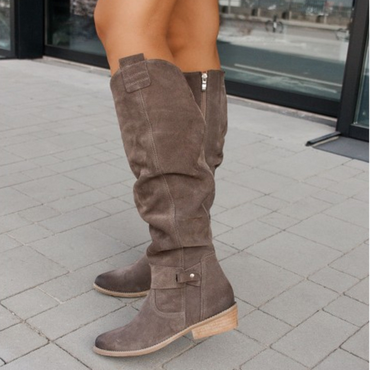 Lune London | Height boots with a small heel