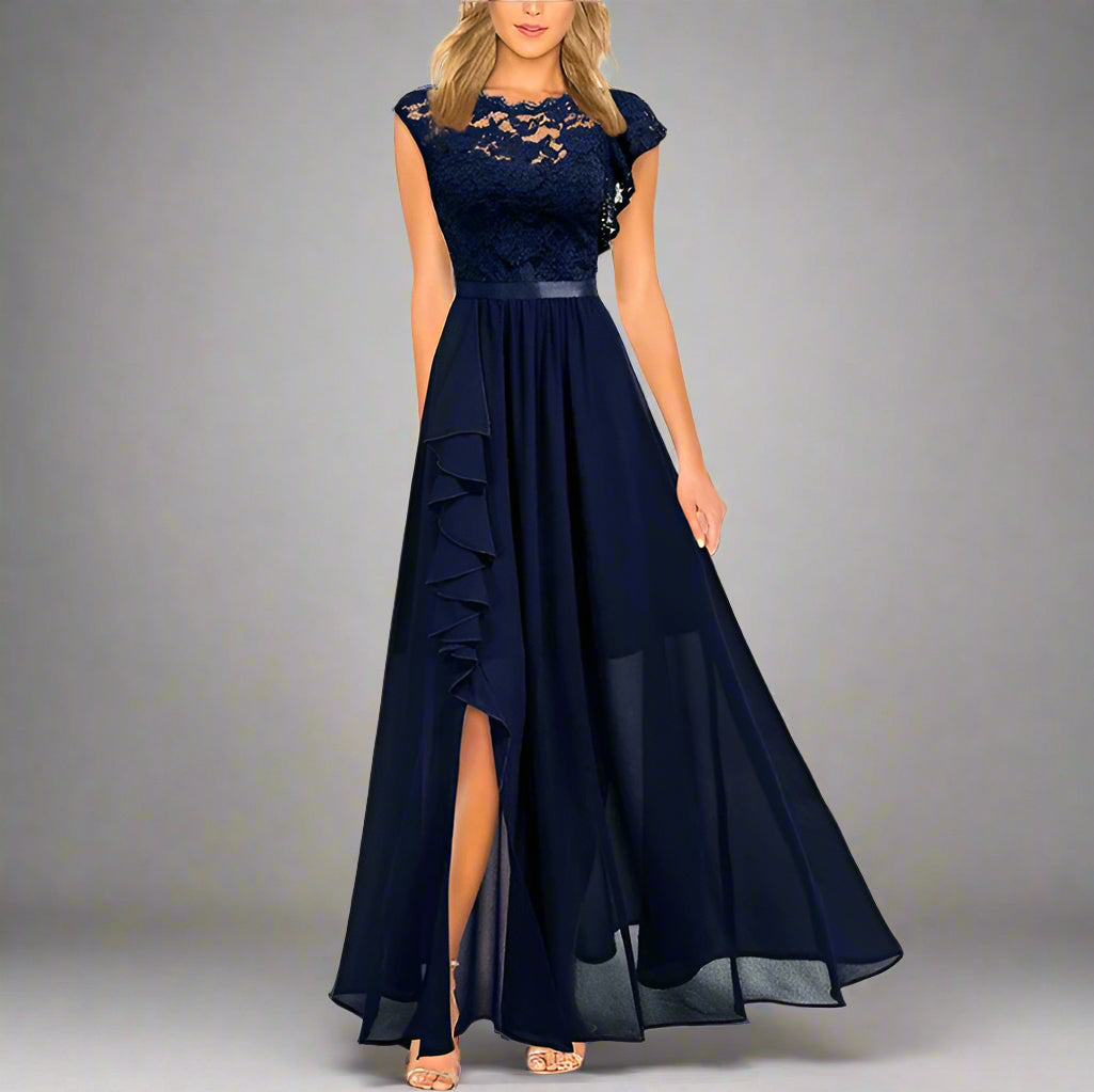 Chic Und Stil | Elegant Women's Maxi Dress with Lace Inserts Timeless Romantic & Flowing