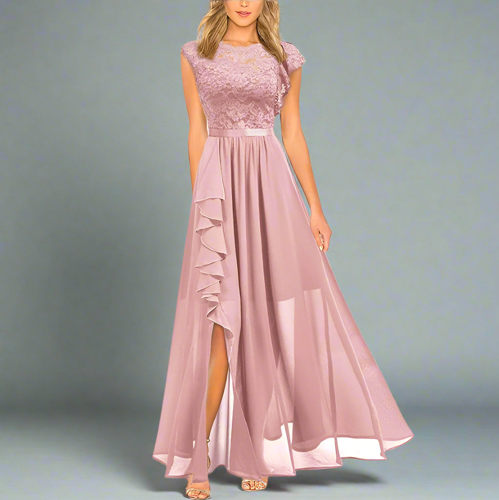 Chic Und Stil | Elegant Women's Maxi Dress with Lace Inserts Timeless Romantic & Flowing