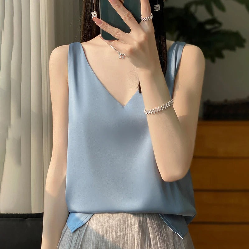 Lune London | Sleeveless Top Made of Satin Silk