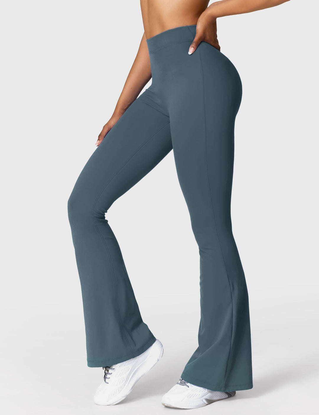 Amarae | Flared leggings with V-neck