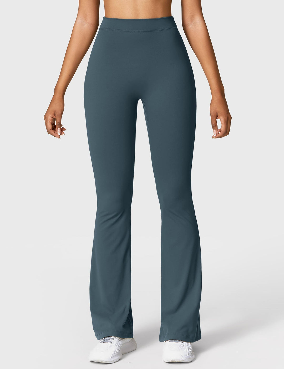 Amarae | Flared leggings with V-neck