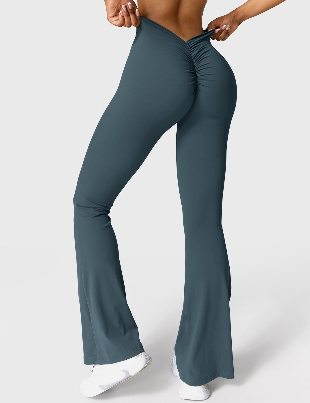 Amarae | Flared leggings with V-neck