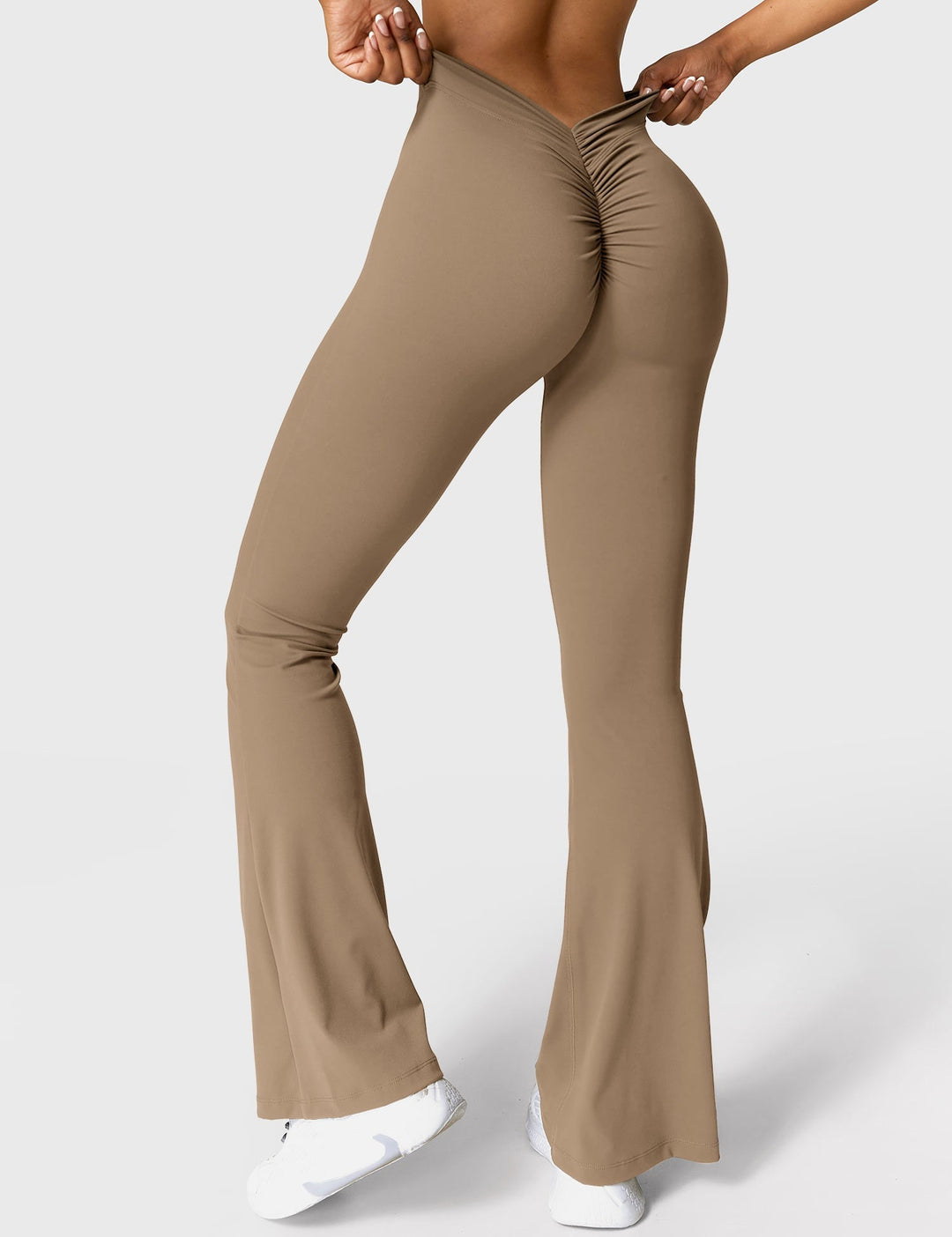 Amarae | Flared leggings with V-neck