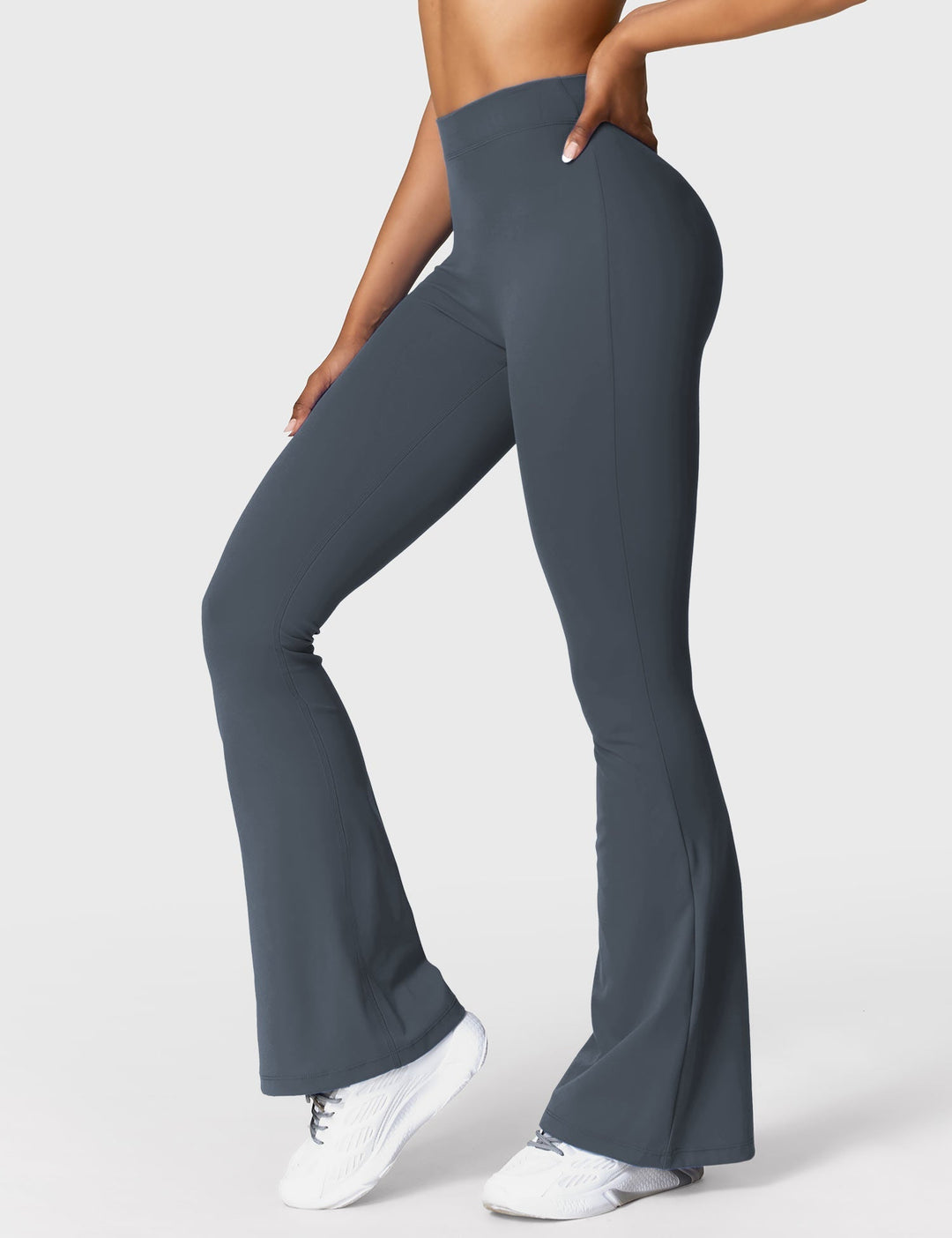 Amarae | Flared leggings with V-neck
