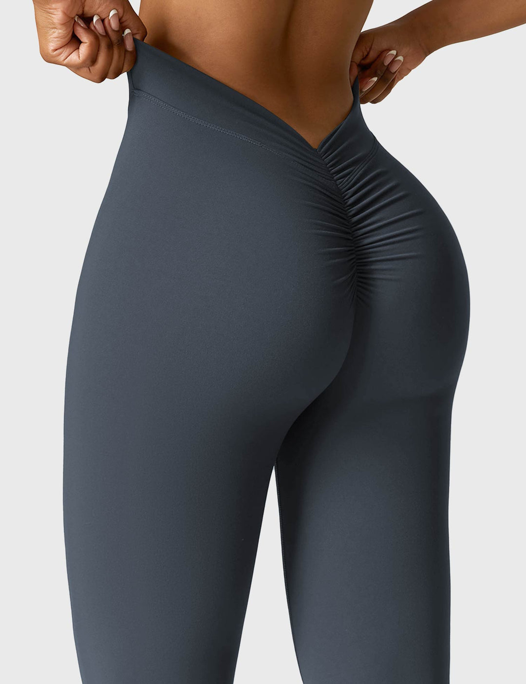 Amarae | Flared leggings with V-neck