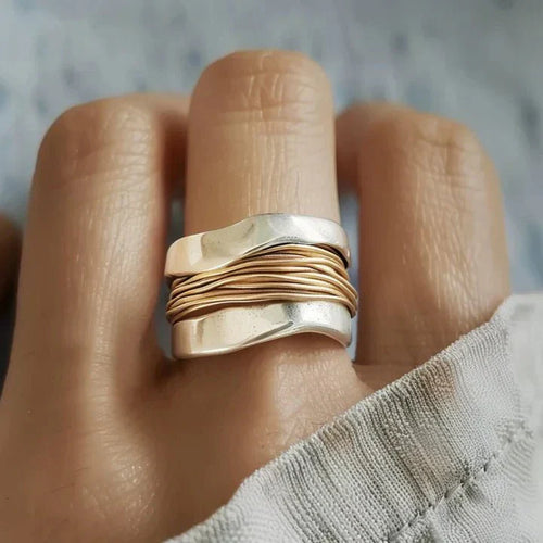 Amarae | Ring with gold thread